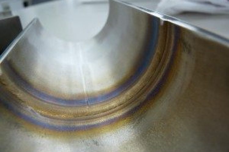 裏波溶接後の配管内部