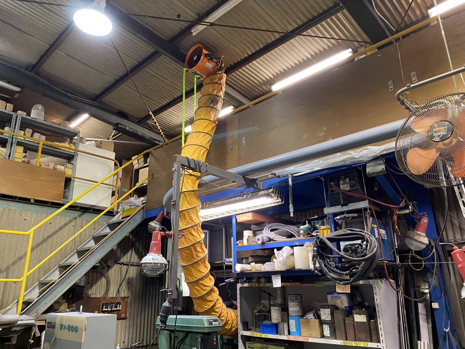 天井への送風機で、工場を冷やす（1）